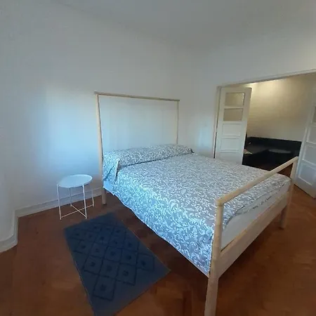 New Flat Near River And The Heart Of Lisbon شقة