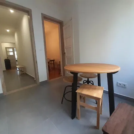 New Flat Near River And The Heart Of Lisbon شقة
